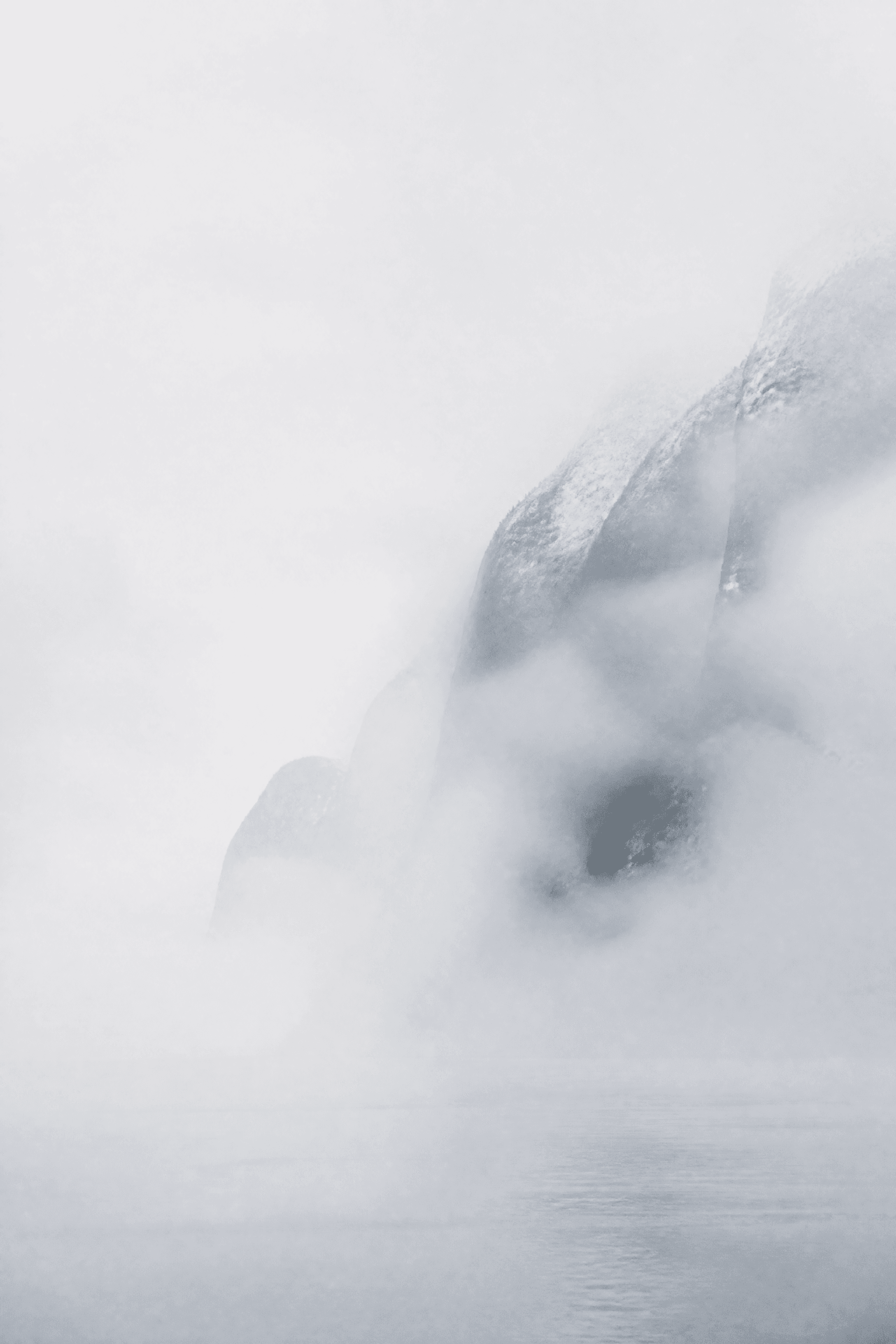 Affiche Fjord Hivernal dans le Brouillard — abstraction minimaliste